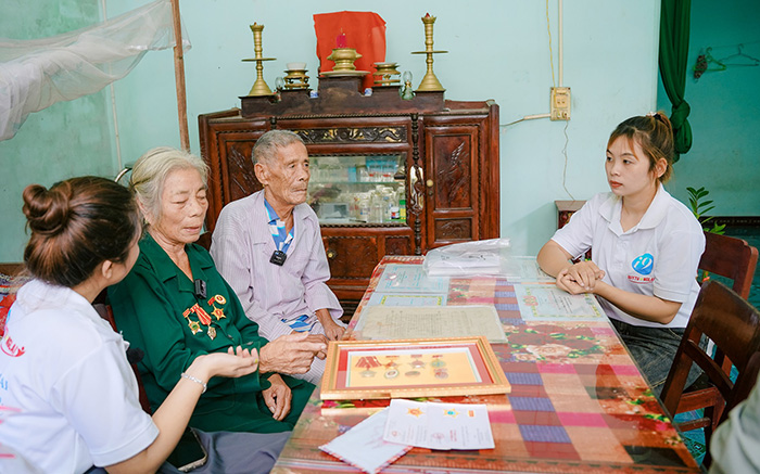 Hình ảnh gà chọi với cựa dao sắc bén trong trận đấu tại 789win link